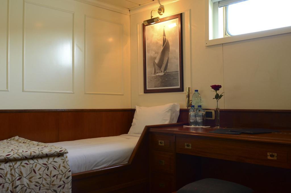 Invicta Ribeira Boat Hotel Porto Exterior foto