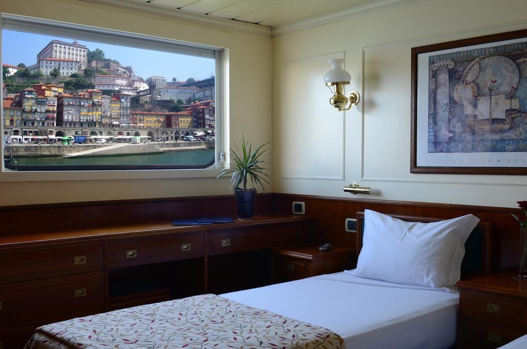 Invicta Ribeira Boat Hotel Porto Exterior foto