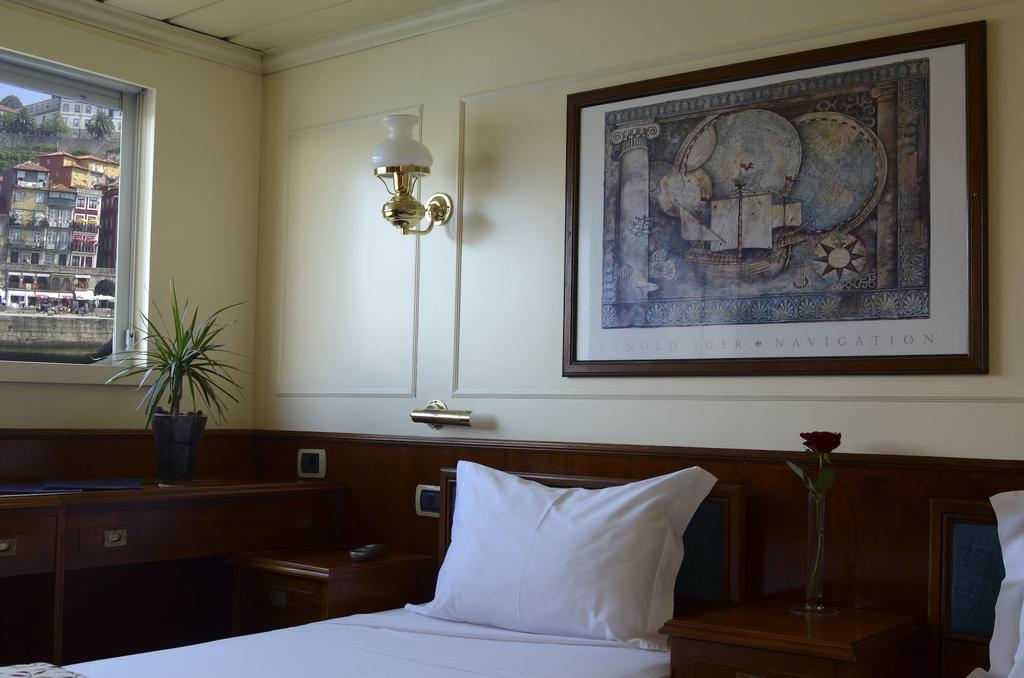 Invicta Ribeira Boat Hotel Porto Exterior foto