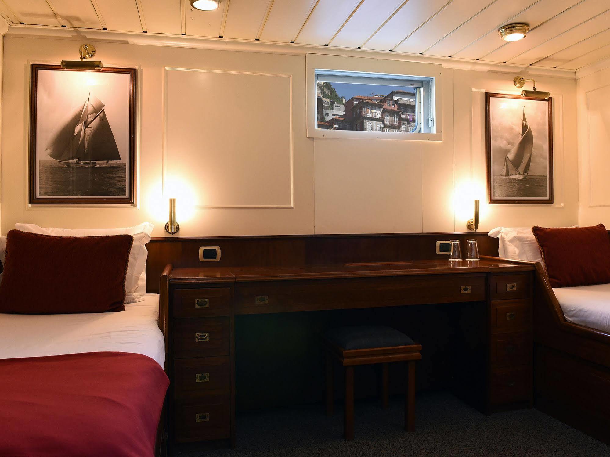 Invicta Ribeira Boat Hotel Porto Exterior foto
