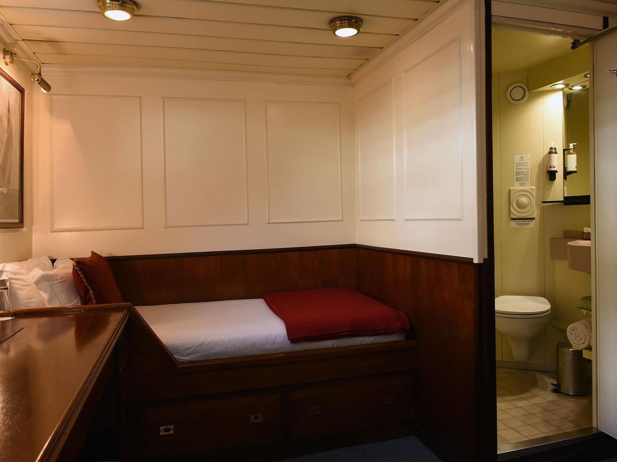 Invicta Ribeira Boat Hotel Porto Exterior foto